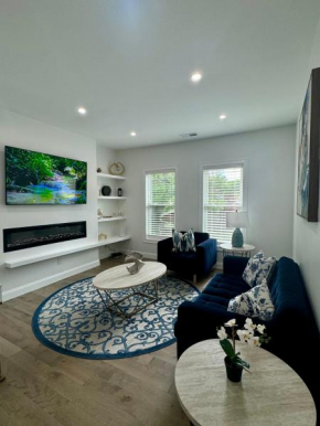 Modern 3-Bedroom Condo, Fully Furnished & Renovated